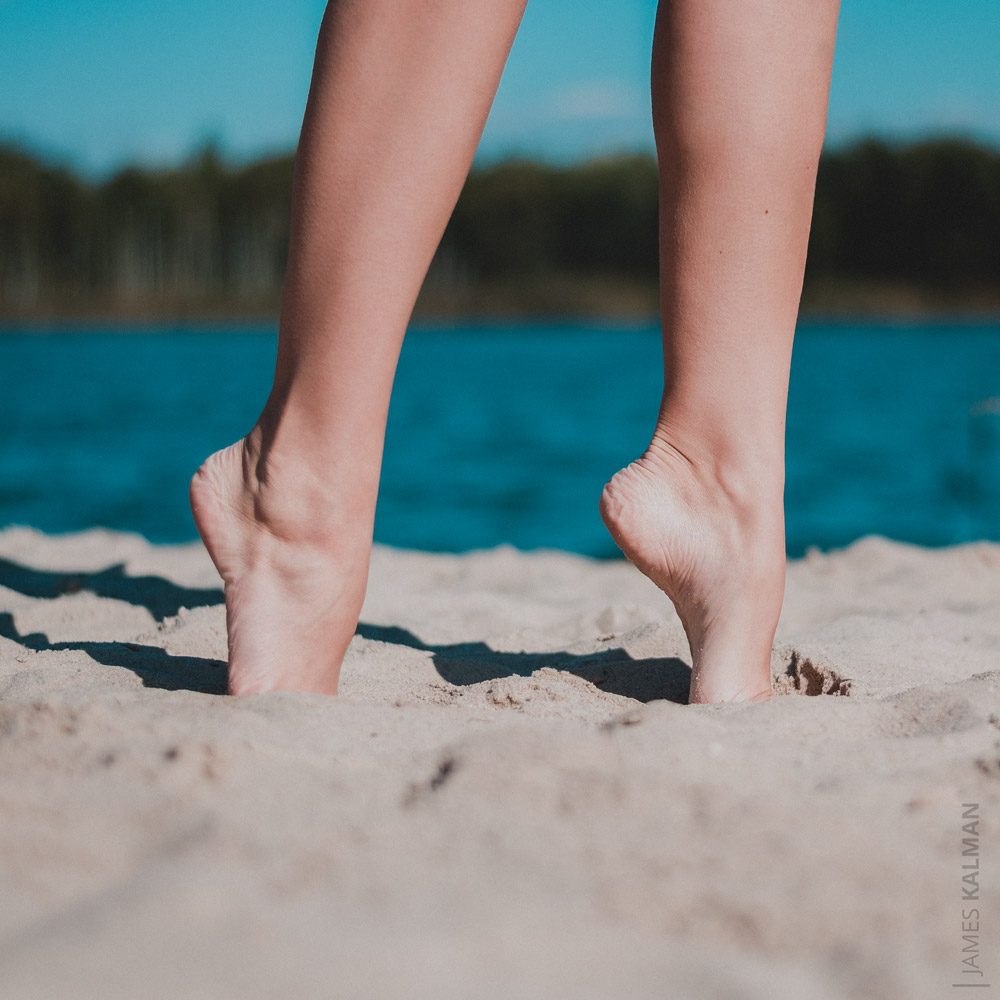 feet-in-sand_355_by_James_Kalman